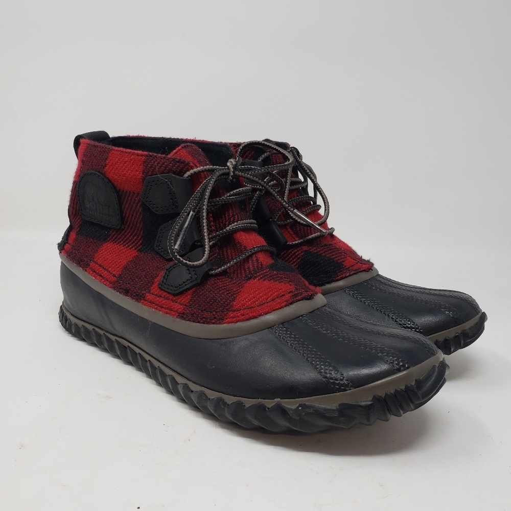 Sorel Out N About Buffalo Plaid Black and Red Waterproof Winter Boots size 8.5